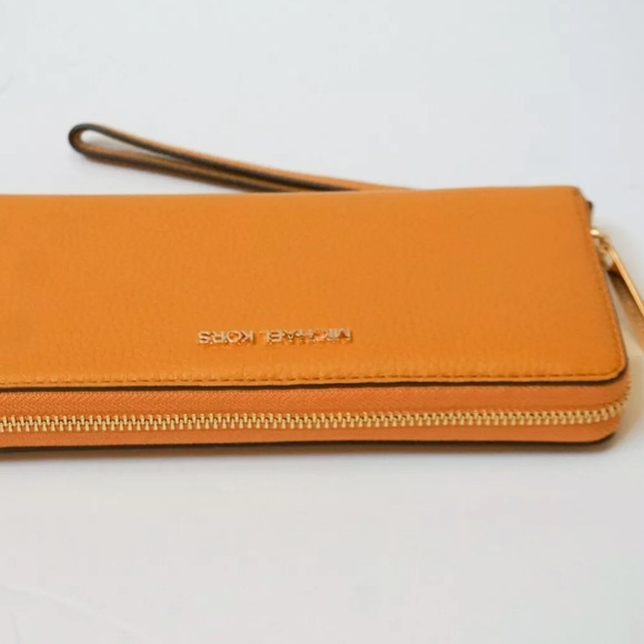MICHAEL KORS JET SET TRAVEL LARGE CONTINENTAL WALLET $228 - Picture 6 of 12